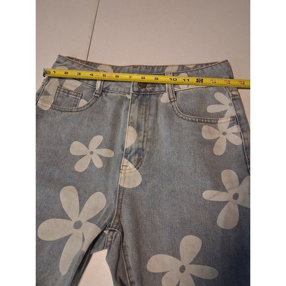 SHEIN Floral Print Denim Shorts With Frayed Hem & Pockets Light Wash Womens - Picture 9 of 10